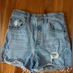 Levi’s ribcage women’s short size 24